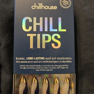 Hill House Chill Tips Press-On Nails - Gold and White